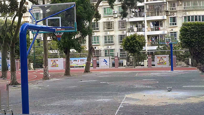 小區(qū)籃球架