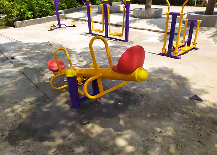 小區(qū)健身器材