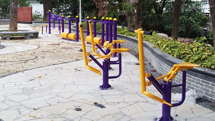 中山居民小區戶外健身器材安裝完，使用方法大媽們了然于心